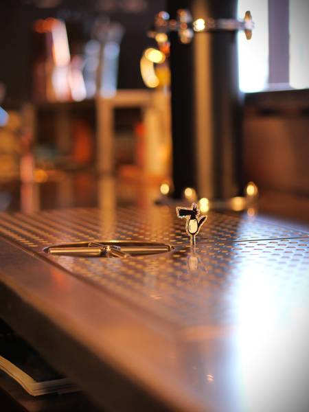 Receveur bière embouti dans le plan de travail inox : nettoyage facilité !