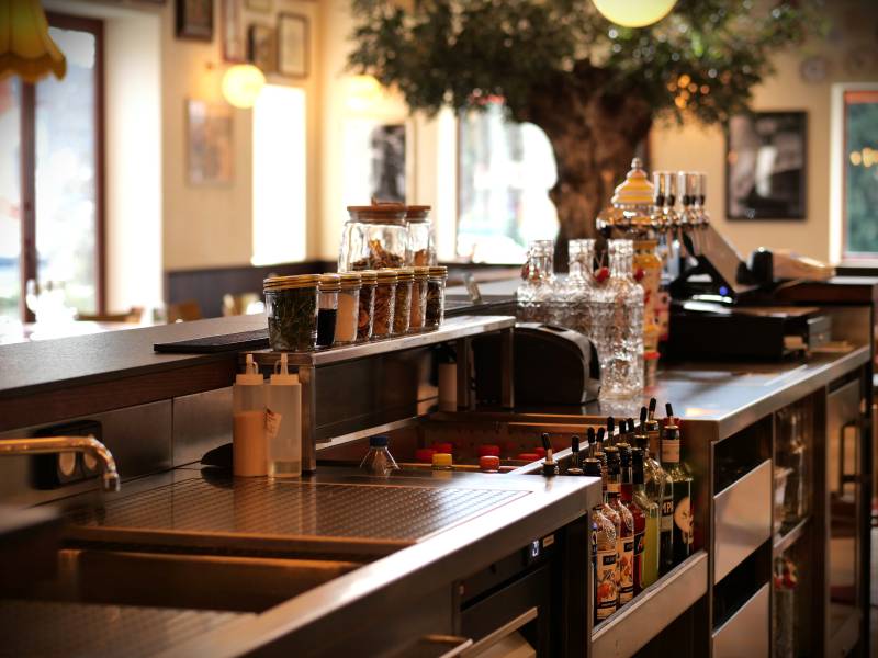 Un avant bar multi poste en inox sur mesure.